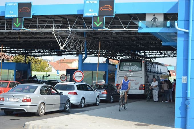 Graničnji prijelaz Bosanski Brod - Avaz