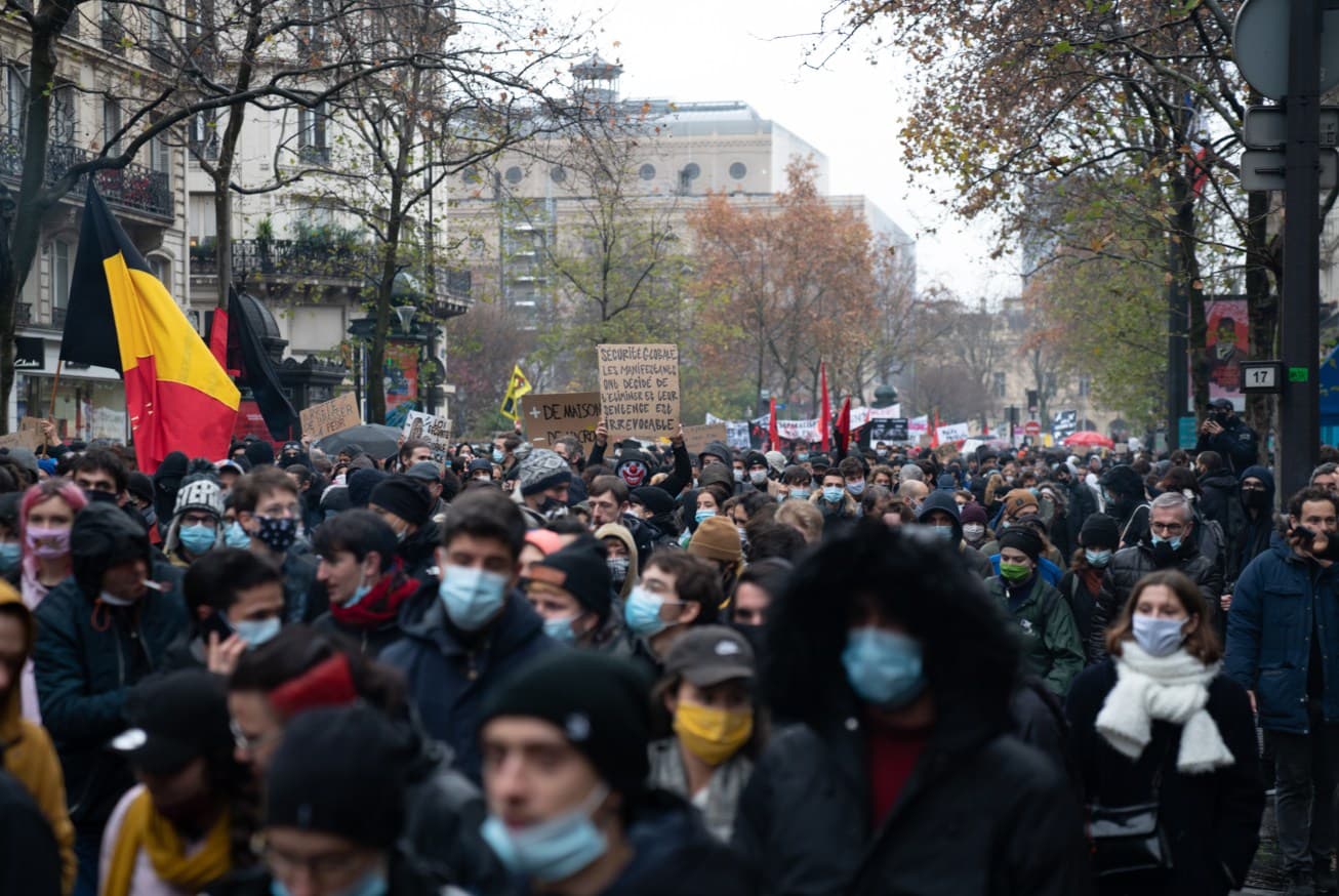 Hiljade ljudi na ulicama - Avaz