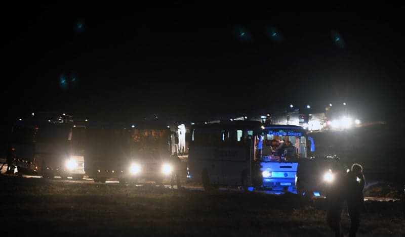 Migranti iz Lipe noć će provesti u autobusima