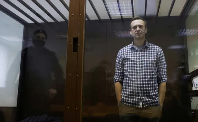 Navalny, 44, launched a hunger strike on March 31 and his medical team over the weekend warned that his health was failing so rapidly he could die at "any minute" - Avaz