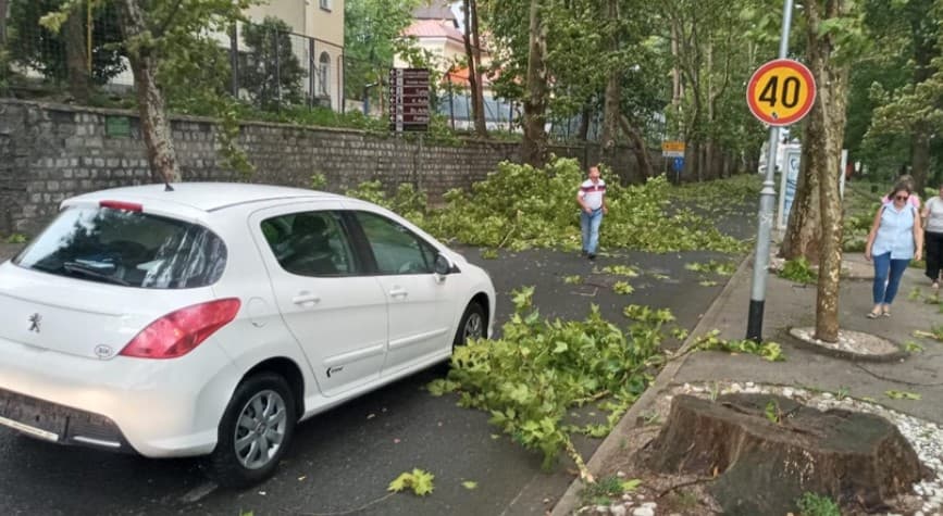 Olujno nevrijeme u Bihaću - Avaz