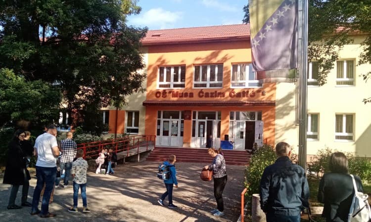 Ostalo nevakcinisano 2.460 prosvjetnih radnika - Avaz