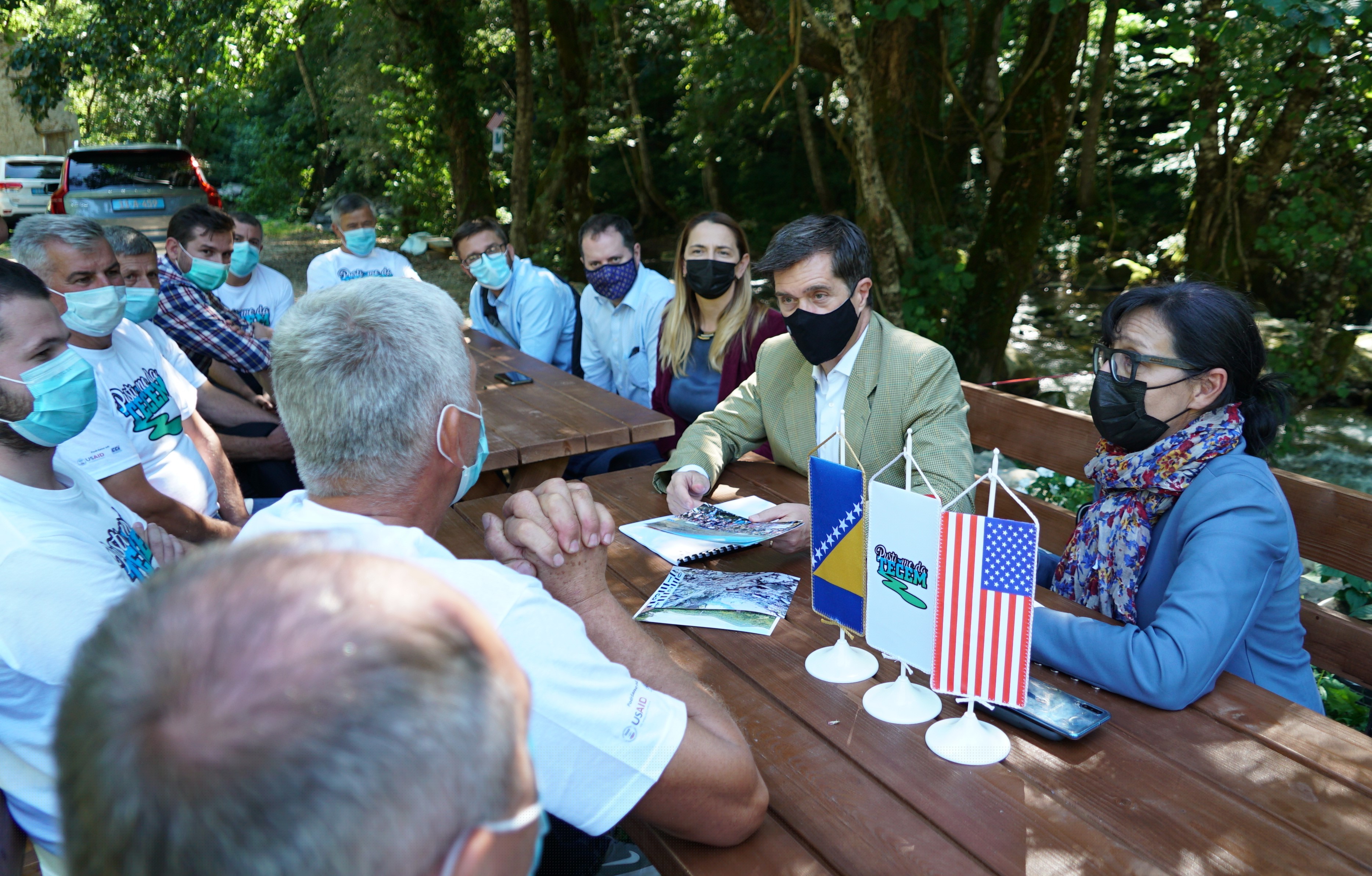 Ambasador Nelson sa stanovnicima Konjica - Avaz