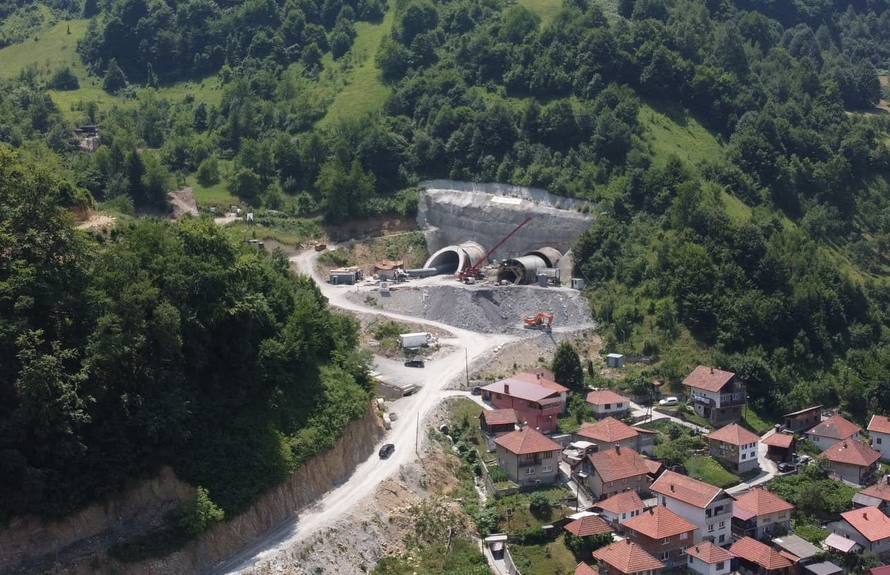 Tunel je dug 3,36 kilometara - Avaz